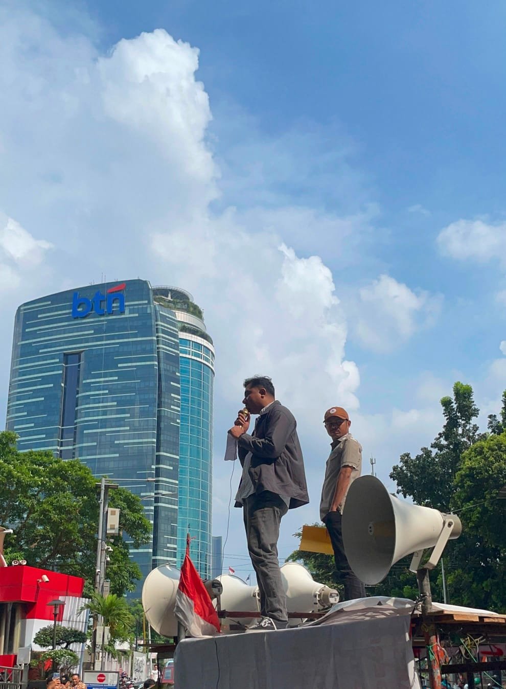 LMND PERINTAH "TEMBAK DI TEMPAT" MENGGERUS DUE PROCESS OF LAW DAN MENGANCAM HAK HIDUP WARGA NEGARA